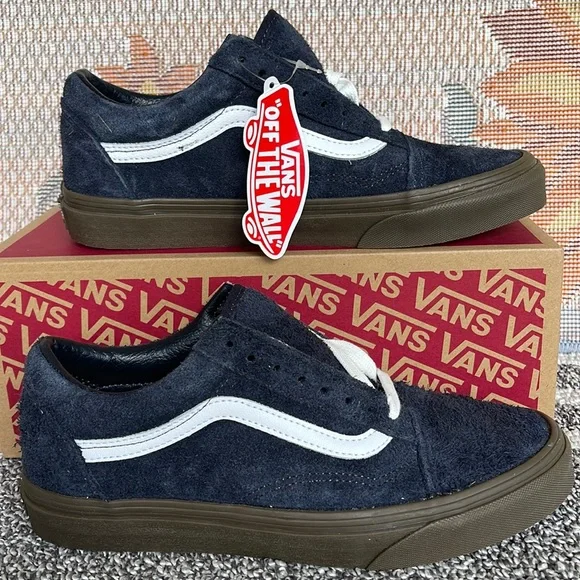 Vans Men’s Old Skool
Hairy Suede Dark Navy
VN0005UADNV
Sneakers - Picture 2 of 16